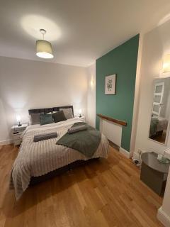 Modern 5 Bedroom Home in Solihull - Entire House - Garden - Contractors - Relocators - Family - NEC - BHX -Sleeps 9 - 8