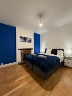 Modern 5 Bedroom Home in Solihull - Entire House - Garden - Contractors - Relocators - Family - NEC - BHX -Sleeps 9 - 9