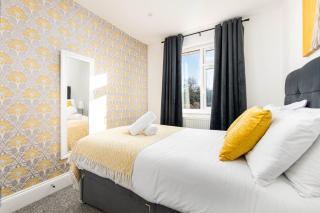 Long Stay 5Bed-2Bath-Parking-By FabAccommodation - 2