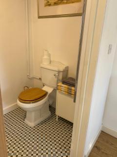 Cosy Cotswolds Self-Contained One Bedroom Cottage - 4