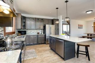 Grand 8-Bedroom Retreat 7 Baths - Perfect Chalet - 8