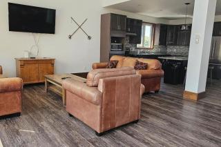 Grand 8-Bedroom Retreat 7 Baths - Perfect Chalet - 3