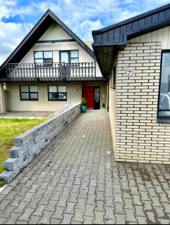 Luxurious House with hot & cold tub - 9