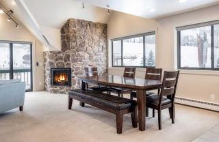 Ski In Out 3 BDR Condo with Stunning Mountain Views - 7