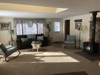 The Sunflower - Hot Tub Hideaway on 13 Wooded Acres - Fire Pit - Lake View - Near Keuka & Seneca Lake - Pet-Friendly - 8