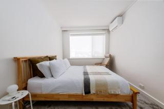 Spacious 3BR Near St Kilda - Free Parking & Wi-fi - 9