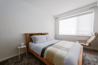 Spacious 3BR Near St Kilda - Free Parking & Wi-fi - 4