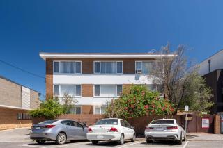 Spacious 3BR Near St Kilda - Free Parking & Wi-fi - 1