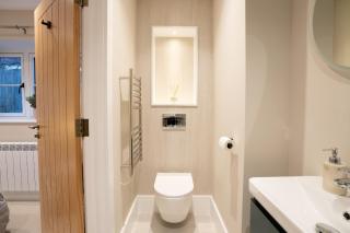 Brand New 2-Bed Dog-Friendly Apartment in Broadway High St- Sleeps 6 - 1