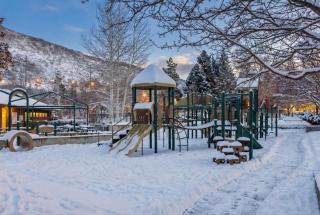 Bright 3BDR Walk to Slopes or Park - 7