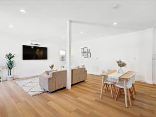 Peaceful 2BR 1B Guest House with Hot Tub - 3