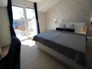 Seaside 3-Bedroom Luxury Penthouse - 7