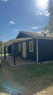 Bright And Cozy Holiday Home Near The Beach Ideal For Family Getaways - 0