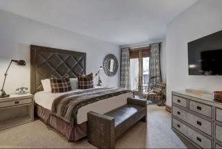 Platinum 4 Bedroom Vacation Rental In The Heart Of Vail That Includes Ski Valet, Ski Deck, Rooftop Pool, Panoramic Views - 2