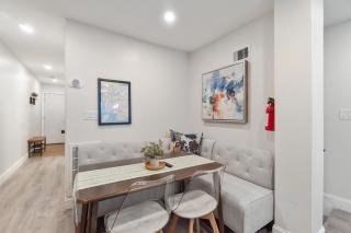 Holiday Home Brownstone City Stay 5BEDS, Private Dual Units - 5