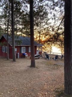 Lake Breeze Loons Landing Resort Cabin 4 - 9