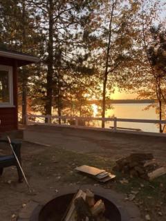 Lake Breeze Loons Landing Resort Cabin 4 - 5