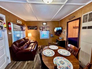 Lake Breeze Loons Landing Resort Cabin 4 - 4