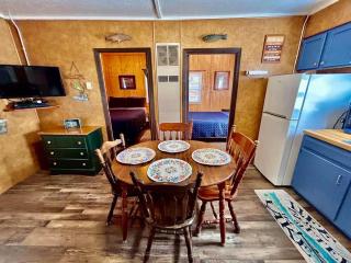 Lake Breeze Loons Landing Resort Cabin 4 - 2