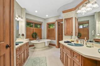 Lake Breeze Luxury Executive Retreat - 3