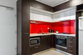 Central 2BR Apt by Melbourne Central City Views - 5