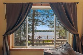 Chain Lake Retreat Holiday Home - 6
