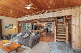 Chain Lake Retreat Holiday Home - 2