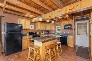 Chain Lake Retreat Holiday Home - 1