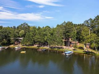 Bayview Resort Waters Edge Cabin 2 - 6
