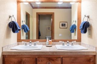 Alpine Glow Escape Big Windows & Views! - 9