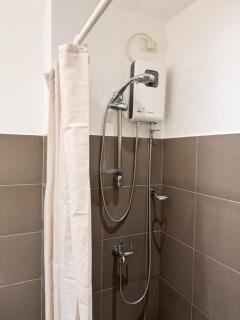 Top-Floor Studio in Makati with City Views Good For 2-3 Pax - 1