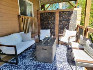 Large Chalet Hideaway - Hottub-SwimSpa - Sauna - 1