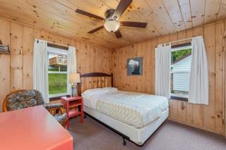 TB3 Thunder Bay Resort Cabin 3 - 3