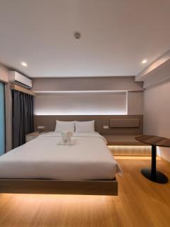 Lucky Elephant Hotel - 8