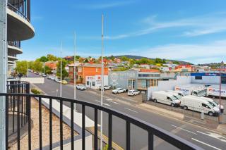 Cosy Central 1 Bed Suite - Hobart CBD - 0