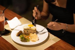 The Central Lovina Hotel & Restaurant - 9