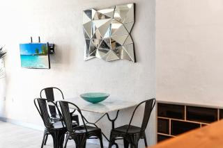 Heart of Mooloolaba - Beach & Wharf - 4