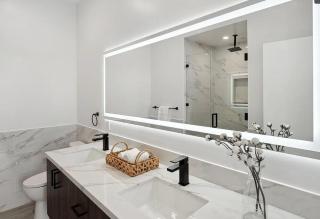 Modern 5-bedroom House FREE parking - 5