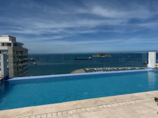 Coastal apartment with pool access and viewpoint - 9