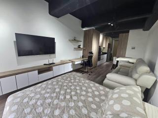 Loft North Point Studios 2 - 9