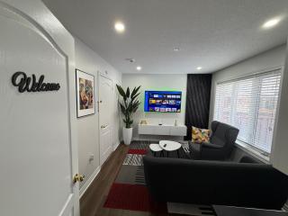 Cozy Private Two-Level Suite In Brampton With Separate Entrance And Living Area on Main Floor - 9