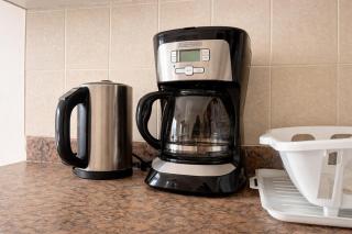 Private & Cozy Brampton Suite near Mount Pleasant GO! Shared Home with 3 Baths, Full Kitchen, WiFi, Laundry & Backyard Deck! Ideal for Work Trips, Long Stays & Solo Travelers! - 4