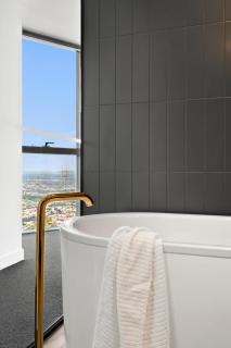 Luxury Sky Apartment - 1 Min to Melbourne Central - 4