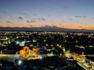 Céntrico y cómodo departamento - 0