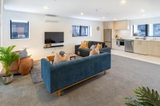 Luxury Townhouse with a Balcony Sleeps 8 - 0