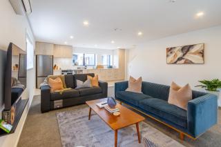 Luxury Townhouse with a Balcony Sleeps 8 - 6