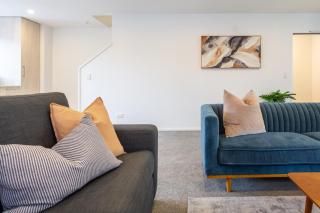 Luxury Townhouse with a Balcony Sleeps 8 - 5