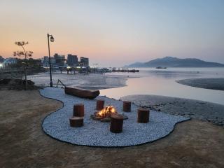 Ganghwa Punggyeongi Meomuneun Got - 8