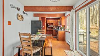 Stylish Renovated Home Open Layout Coffee Bar Near Hiking Waterfalls - 3