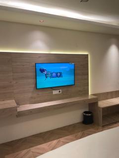 Premium studio retreat 5 min from metro Food street below - 7